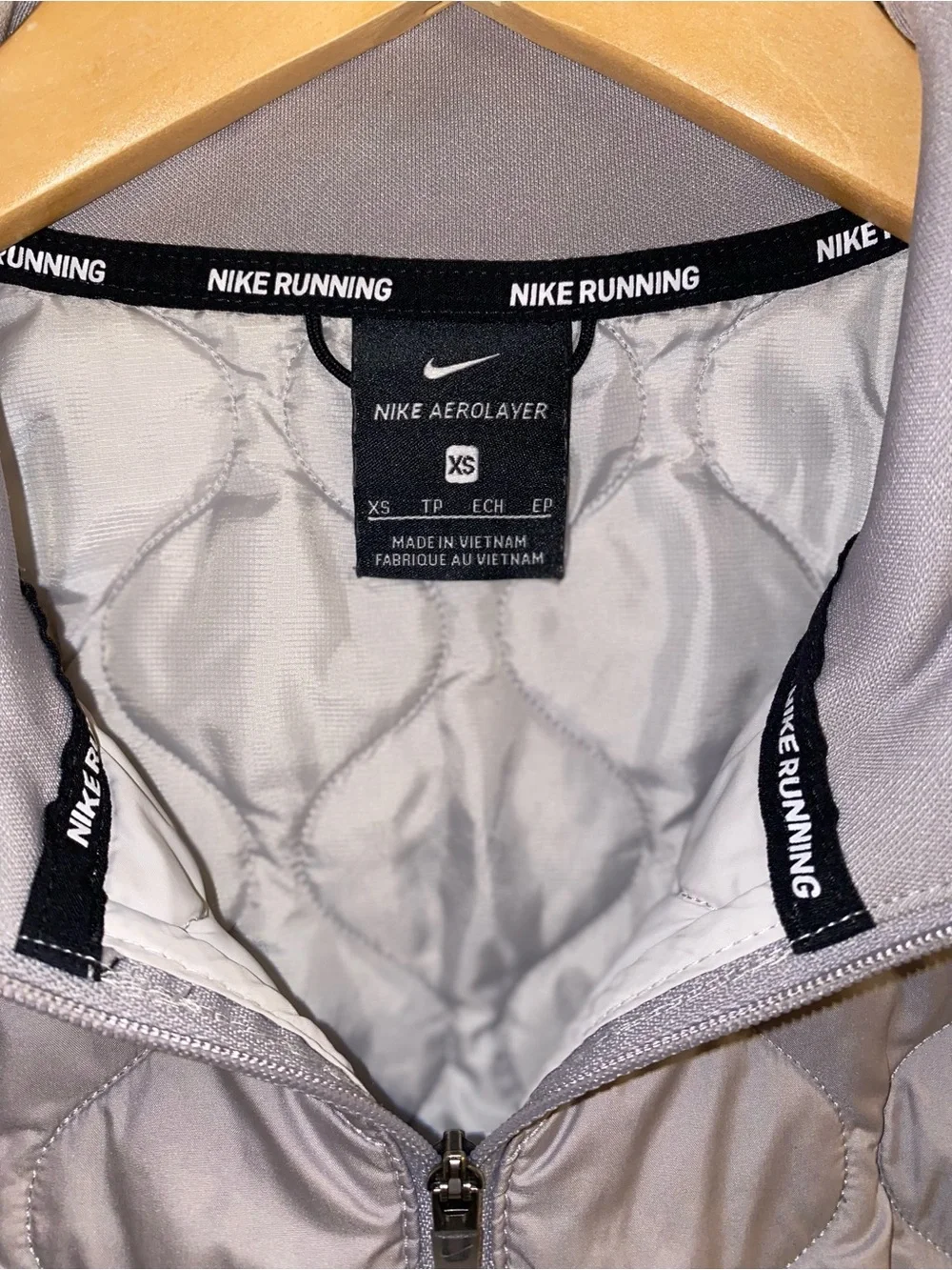 Nike Women Aerolayer Thermal Quilted Running Vest Grey Black Stripe - Medium
